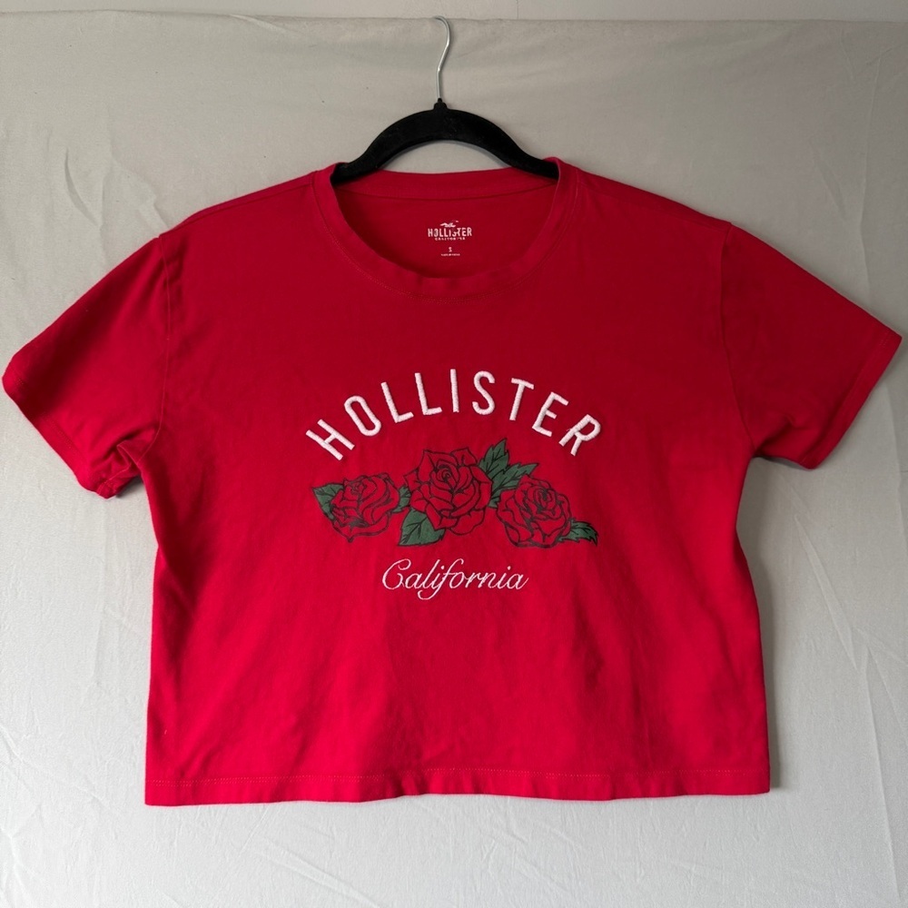 Hollister Womens Size Small Cropped Tee Red Roses Boxy California Cotton Preppy
